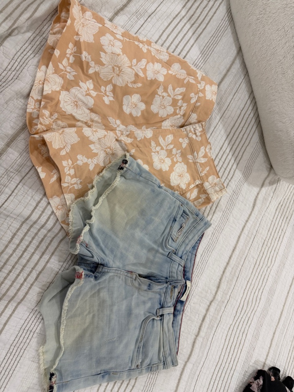 JACHS Girlfriend Peach Floral Skort and Light Wash Denim Cutoff Shorts Set